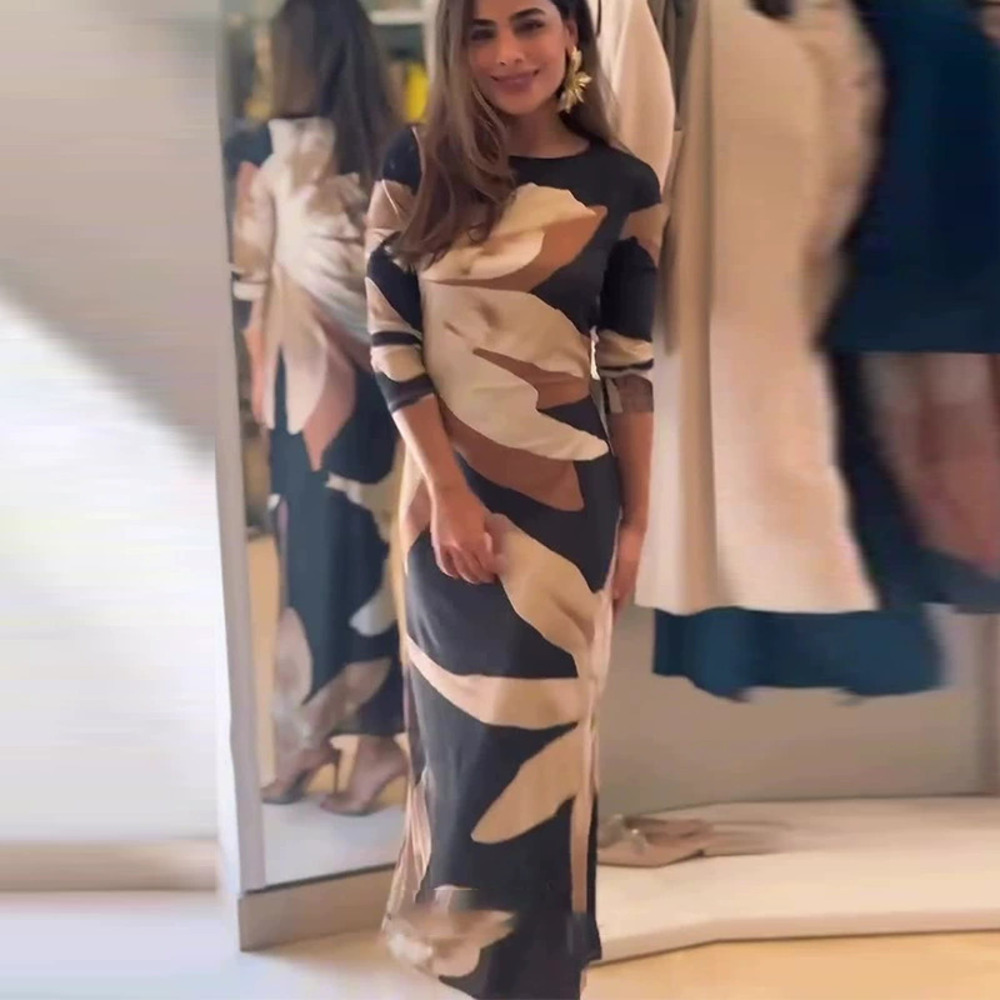 Forever 21 Round-Neck Three Quarter Sleeve Fitted Elegant Hip Hugging Midi Dress
